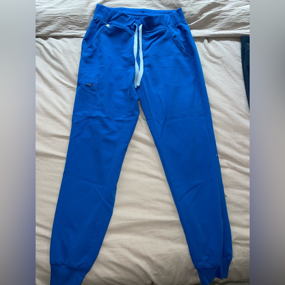 Figs bottoms size small